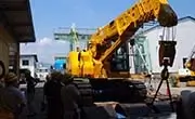 Maeda CC1485S-1 crawler crane performing a heavy lift with crew supervision on site